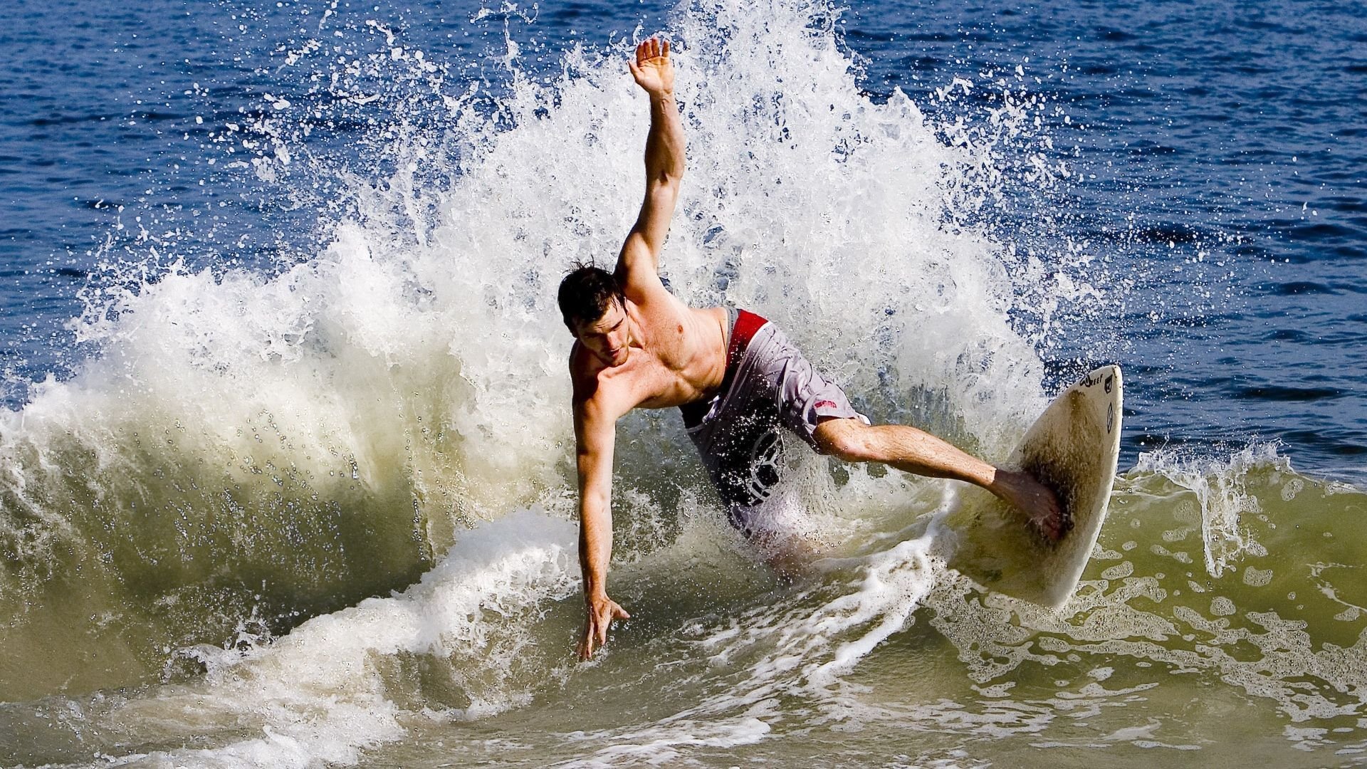 独行侠绝境重生，米切尔德甲封神，体育的终极答案藏在最后一分钟